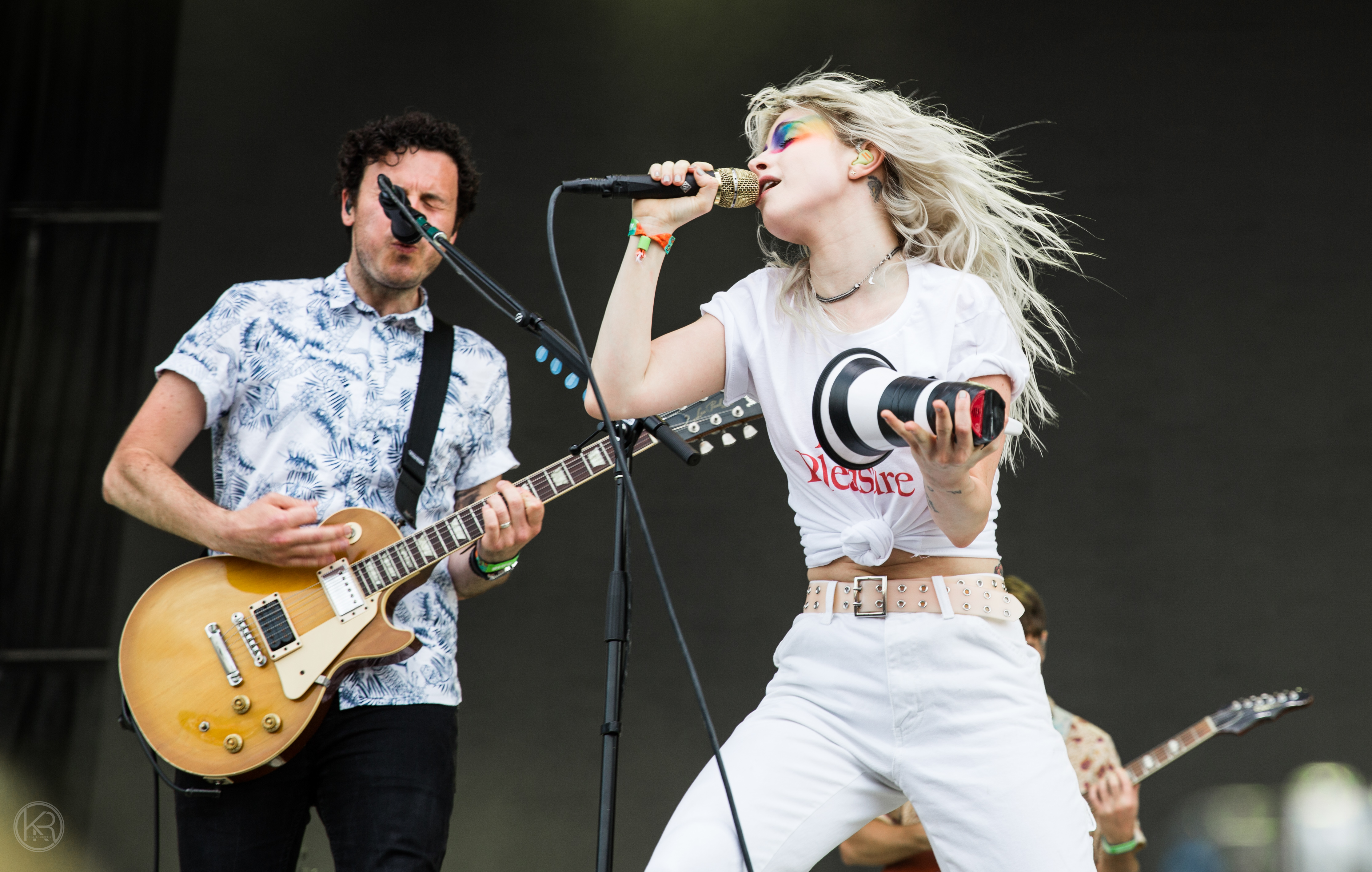 Bonnaroo: Hayley Williams and Paramore remember Anthony Bourdain during set