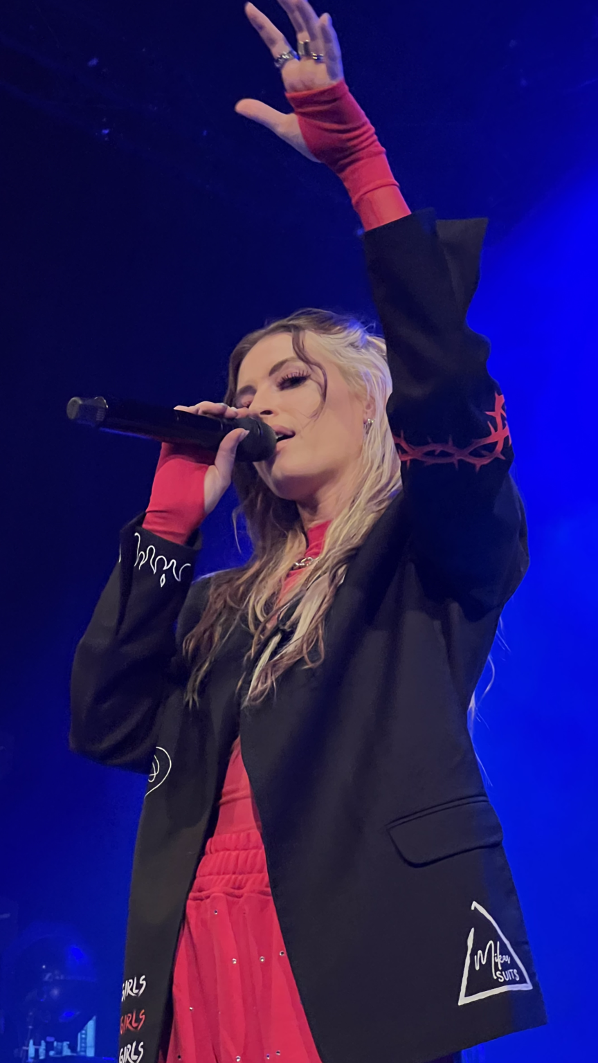 TOUR FLETCHER Gets Comfortable With Fans Stage Right Secrets