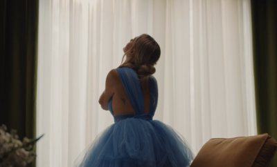 still from Kelsea Ballerini how do I do this music video