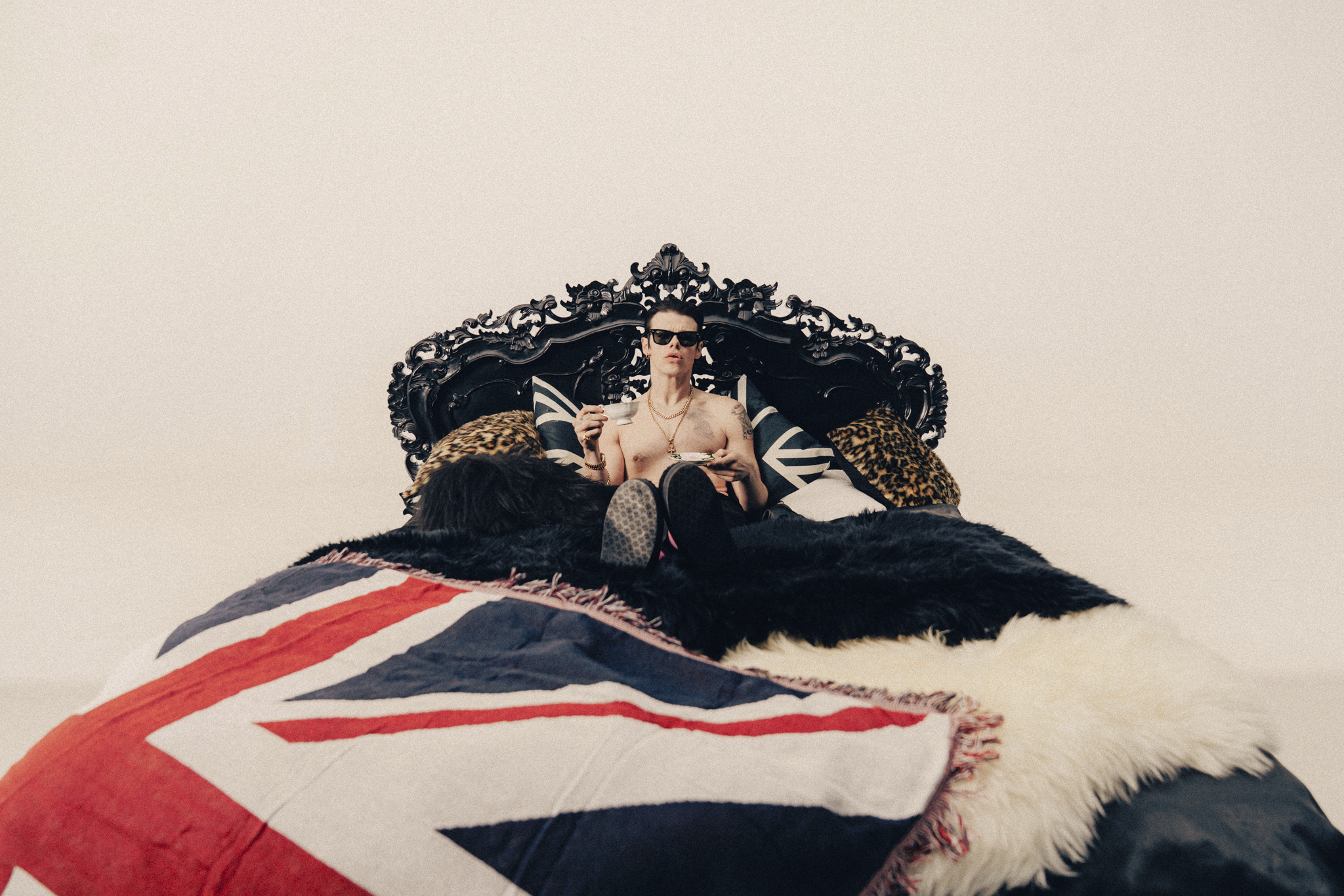 YUNGBLUD Releases Anthem To British Culture 'LOVESICK LULLABY